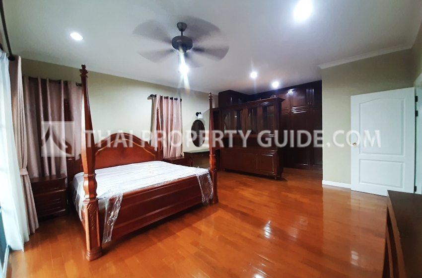 House with Shared Pool in Sukhumvit 